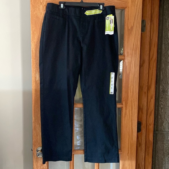 Lee Jeans Women’s Size 16 Medium Black Barely Boot Cut Jeans - Picture 1 of 9